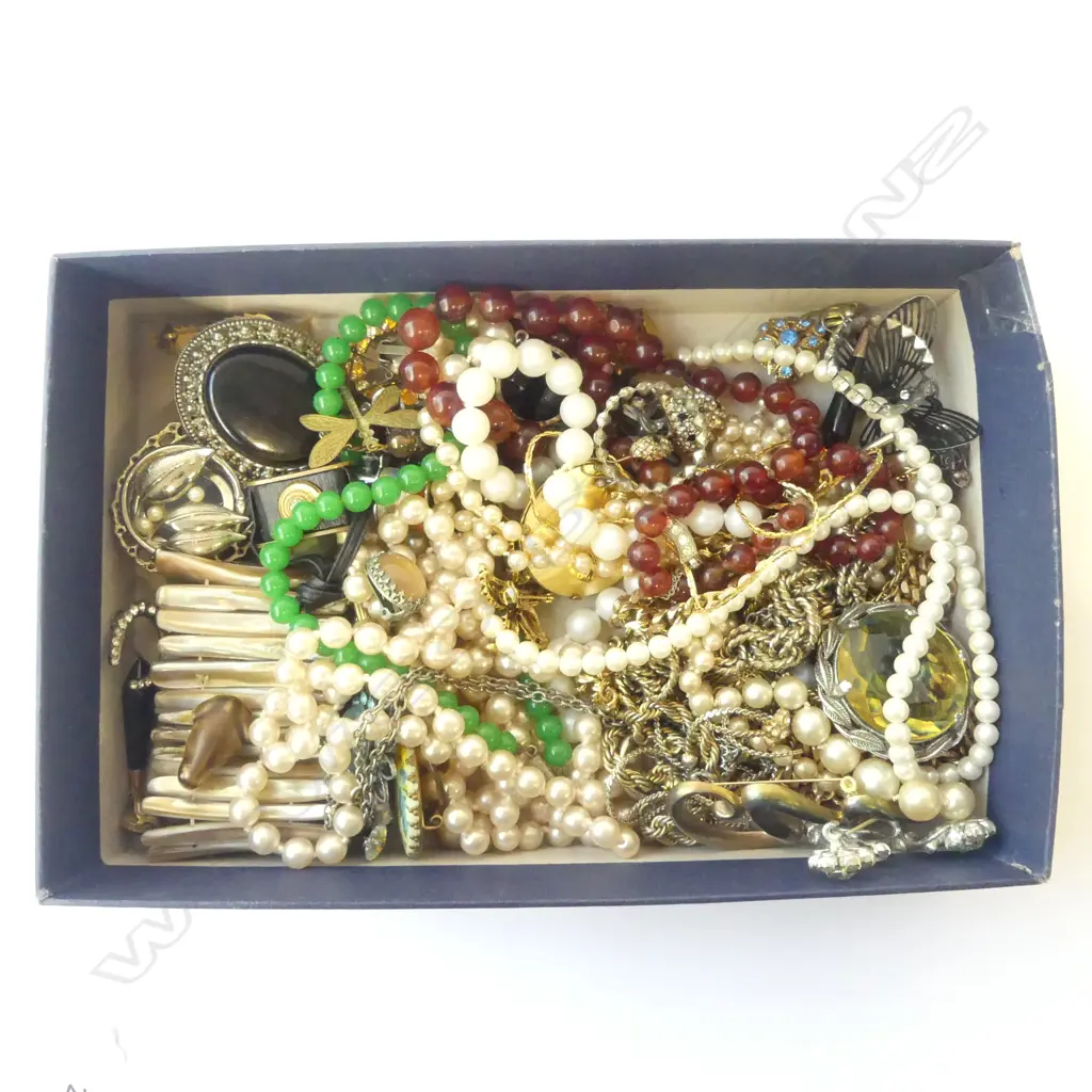 ASST. COSTUME JEWELLERY Image 1++