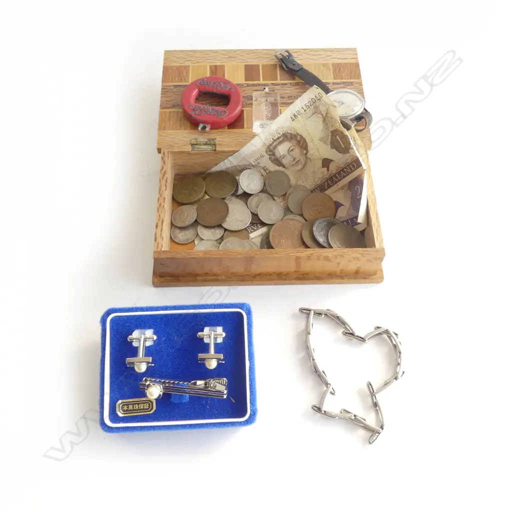 SOVEREIGN NZ WOODS BOX + COINS + NISUS WATCH + CUFFLINK & TIE SLIDE BOXED SET  Image 1++