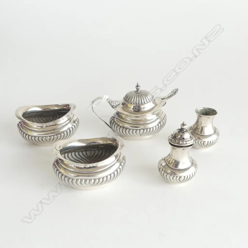 5 SILVER CRUET SET PCS, ALL STAMPED LATE 19th/EARLY 20thC, lid missing from 1 s/p, 150gm includes 1 glass inner Image 1++