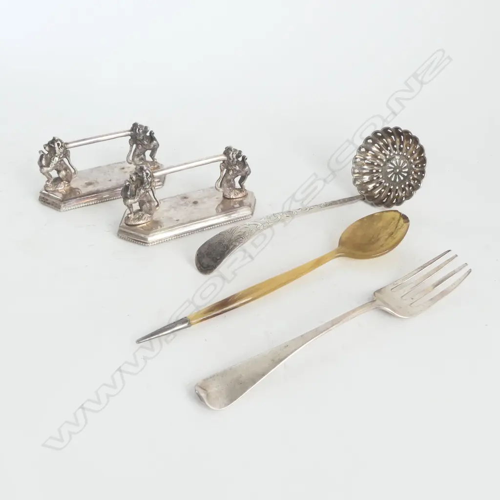 PR Mappin & Webb S/PLATW LION KNIFE RESTS + SILVER & SILVER PLATE + HORN SPOON Image 1++