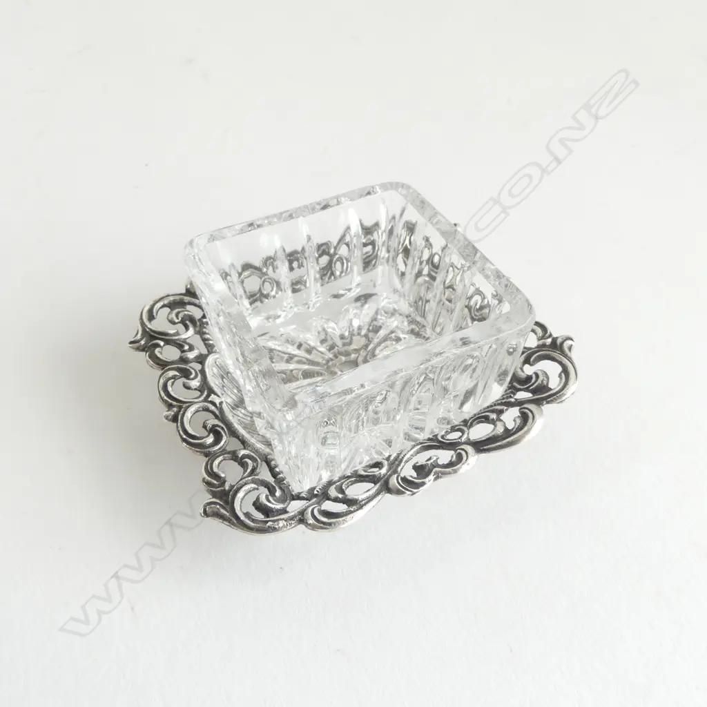 VINTAGE ALBO .835 SILVER & CRYSTAL SALT CELLAR 18.30gms Image 1++