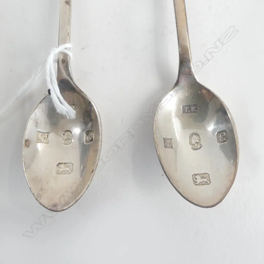 2 QEII 1977 SILVER JUBILEE SPOONS + 1935 SILVER JUBILEE, 43gms Image 1++