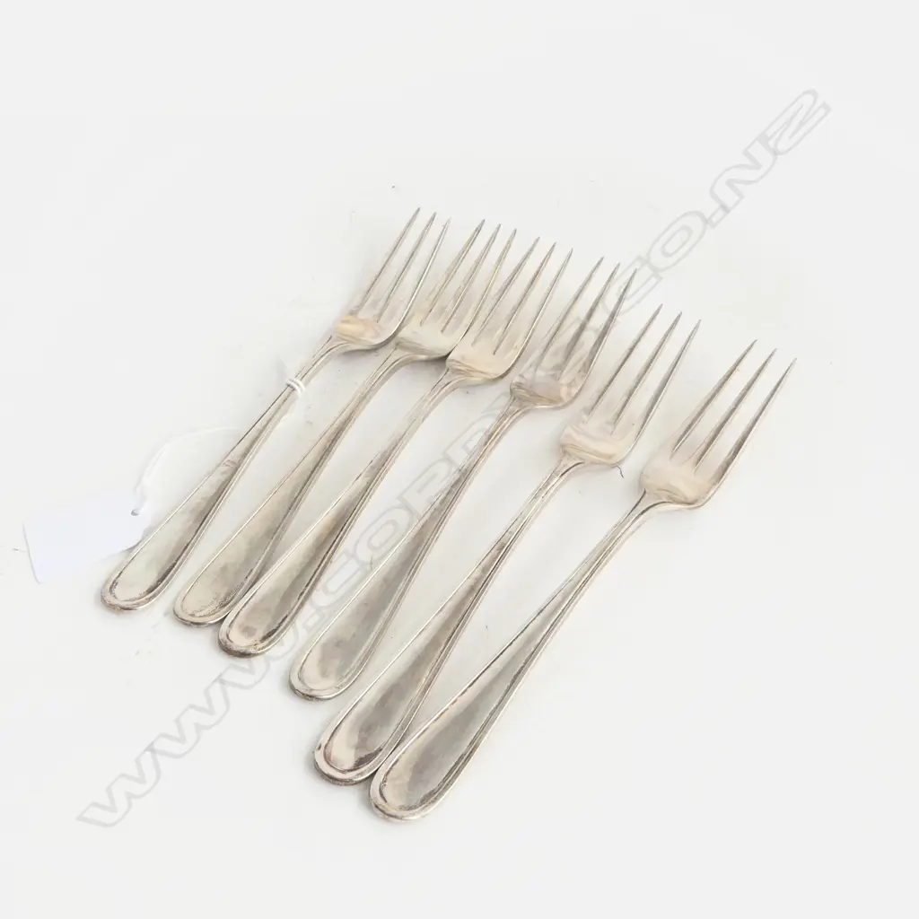 6 8.33 SILVER DUTCH THREE PRONG FORKS, EARLY 20thC, 281gms Image 1++