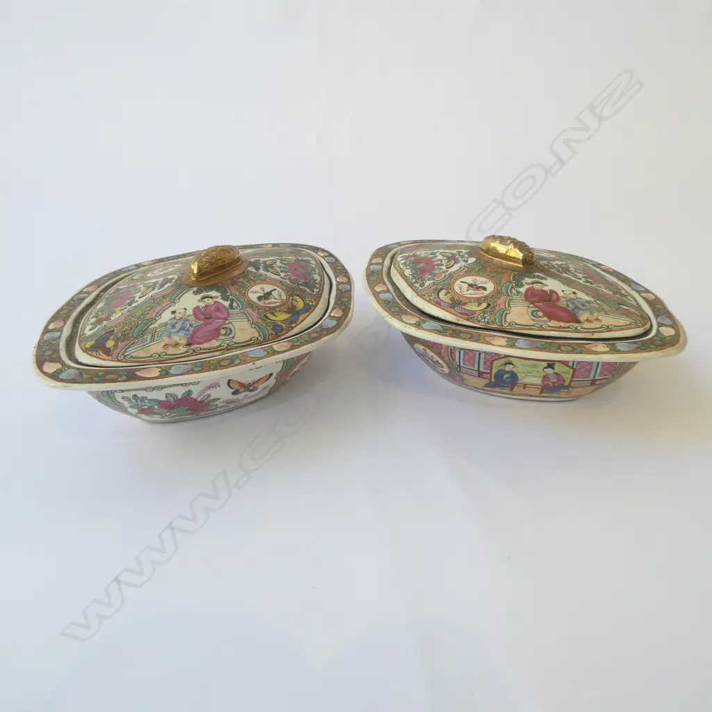 PR FAMILLE ROSE SERVING DISHES DECORATED INTERNALLY w FAMILY SCENES, L.240mm H.70mm Image 1++