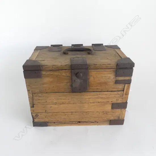 ANTIQUE KEYAKI ZENEBAKO 180x290x210mm