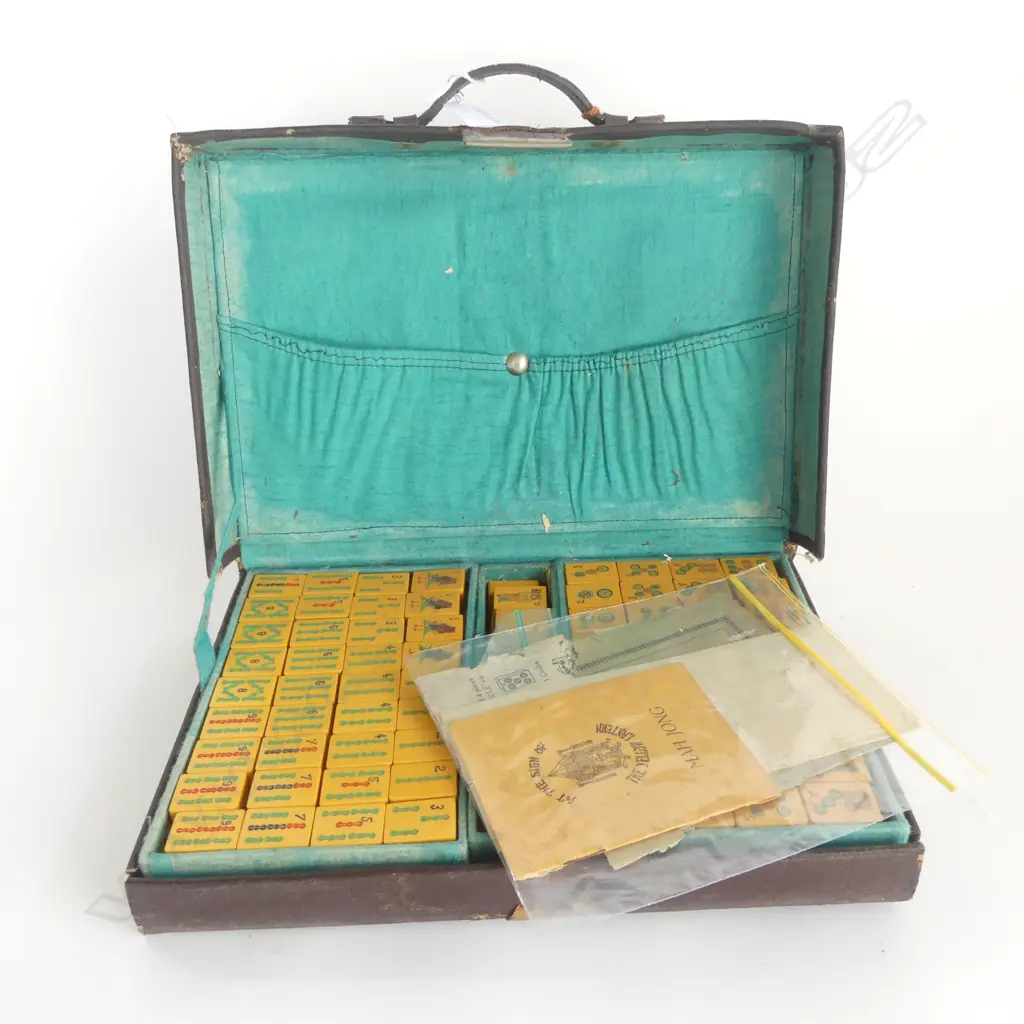 VINTAGE BAKELITE MAH JONG SET, CASED W.350mm Image 1++