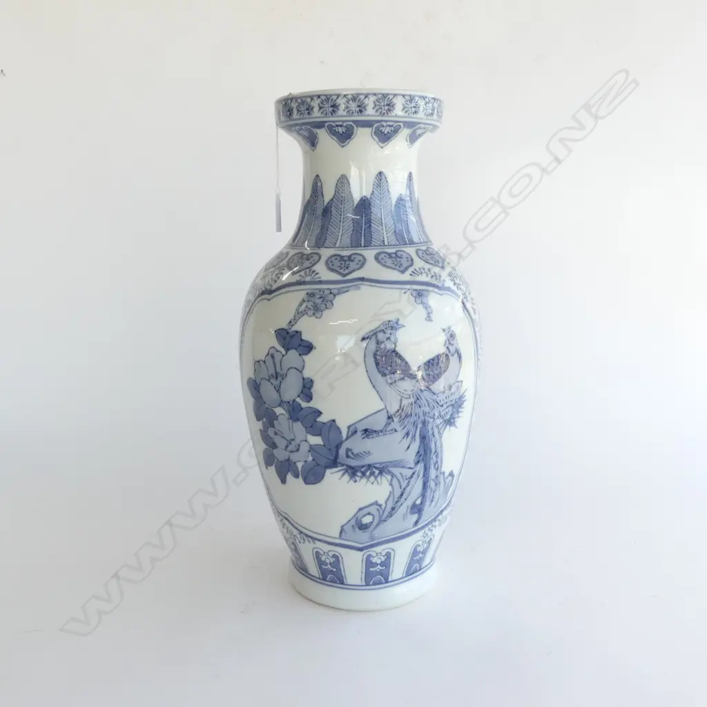 CHINESE B/W VASE H.470mm Image 1++