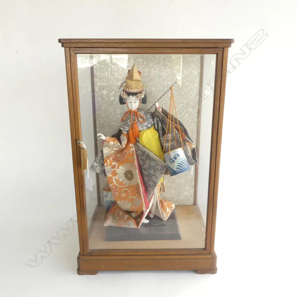 JAPANESE DOLL IN DISPLAY CASE 365x305x570mm EX JOHN PERRY ESTATE Image 1++