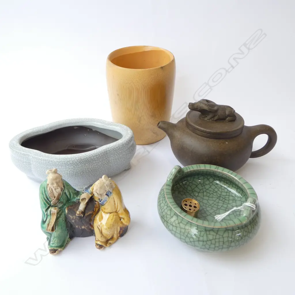 5 ORIENTAL ITEMS; BAMBOO VASE H.130mm, TEAPOT, MUDMEN ETC Image 1++