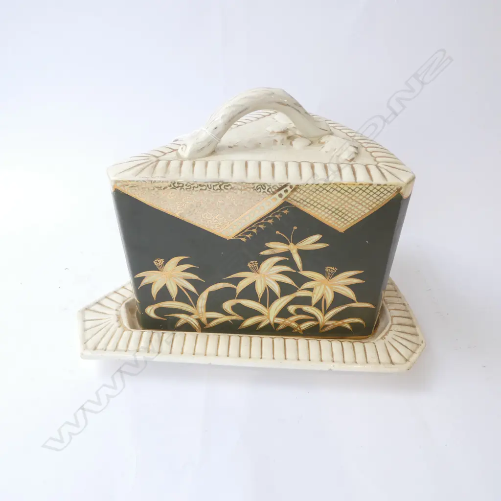 LARGE VICT CHEESE WEDGE L290MM Image 1++