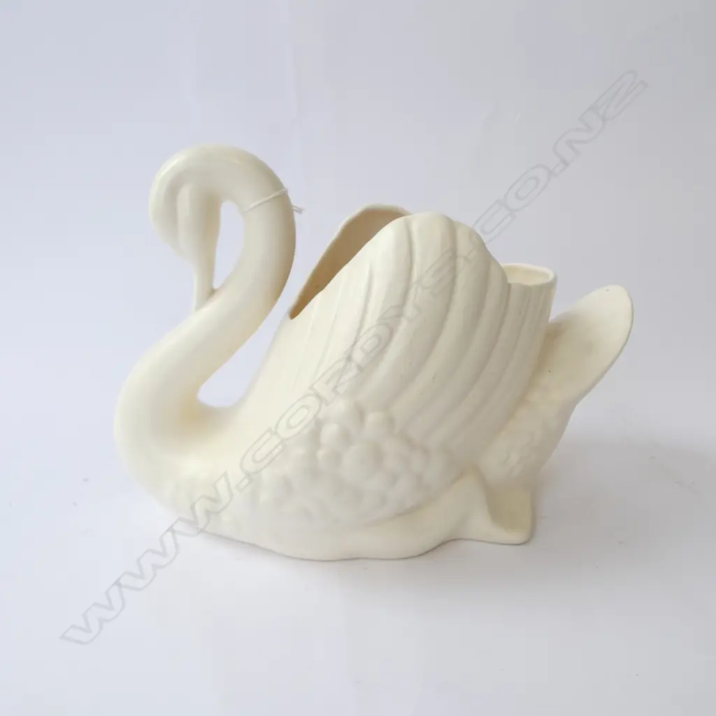 CLASSIC CROWN LYNN FEMALE WHITE SWAN , 1955-60 BACKSTAMP L.305mm (some internal staining) Image 1++