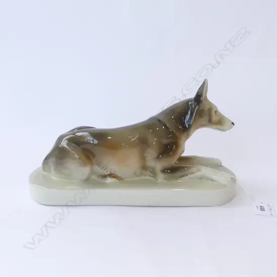 ROYAL DUX HAND PAINTED HOUND, L.300mm trademark pink triangle