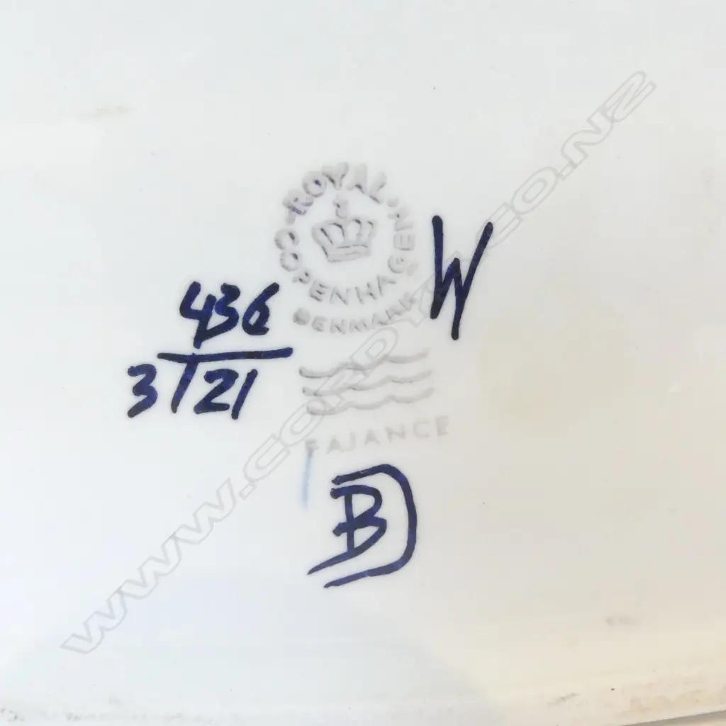 SIGNED COPENHAGEN RETRO VASE H200MM & SIGNED COPENHAGEN DISH L310MM Image 1++