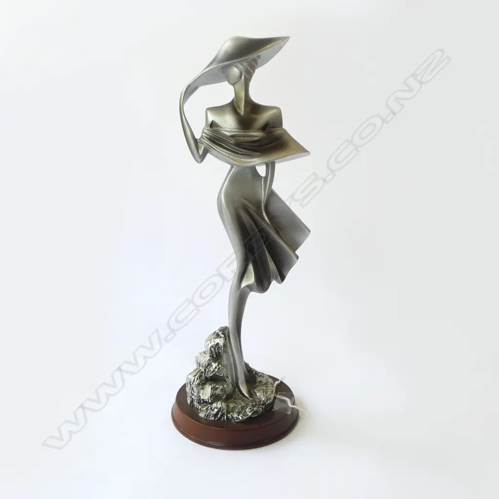 ART DECO STYLE PLASTER SCULPTURE OF LADY WITH HAT, H.350MM Image 1++