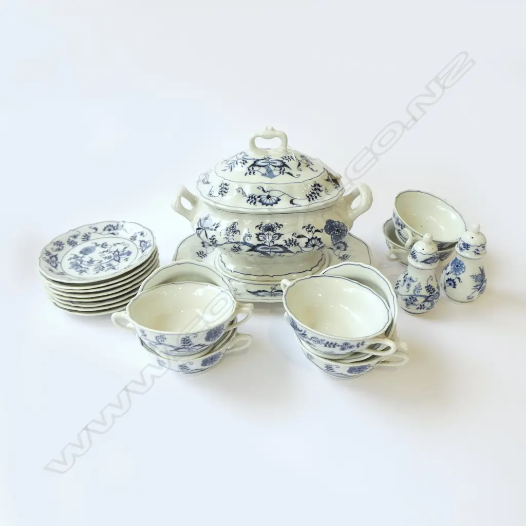 BLUE DANUBE LG. 3PC SOUP TUREEN, 8 SOUP COUPES/SAUCERS, S&P GOOD COND. Image 1++