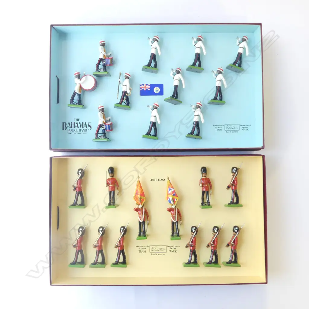 2 BOXED BRITAINS LEAD FIGURE SETS: 11pc Bahamas police band and 12pc Welsh guards Image 1++