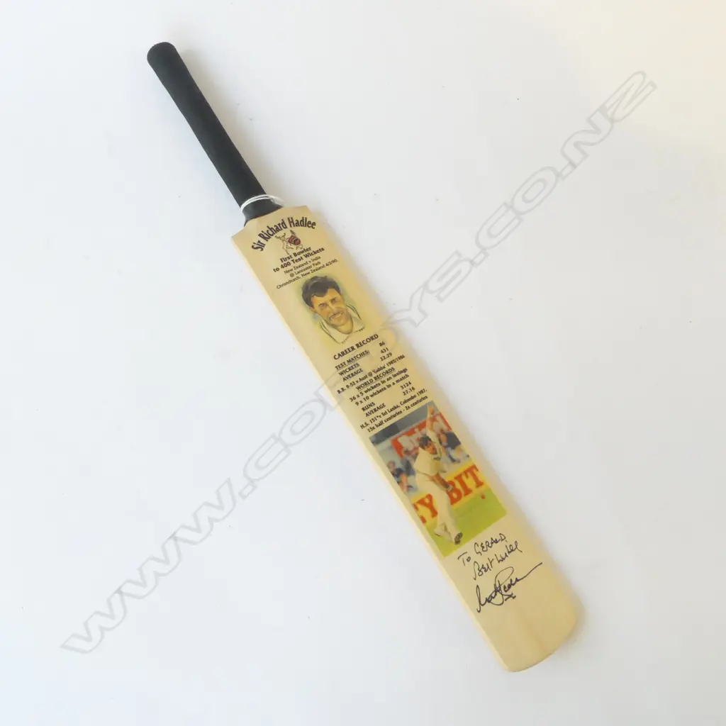 MINI CRICKET BAT SIGNED BY SIR RICHARD HADLEE L.435mm Image 1++