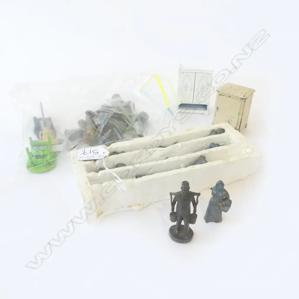 INTERESTING METAL DOLLS HOUSE TOYS HOOVER, FRIDGE WITH CONTENTS ETC, WTH OTHER FiGURES & 7 MILKCANS  Image 1++