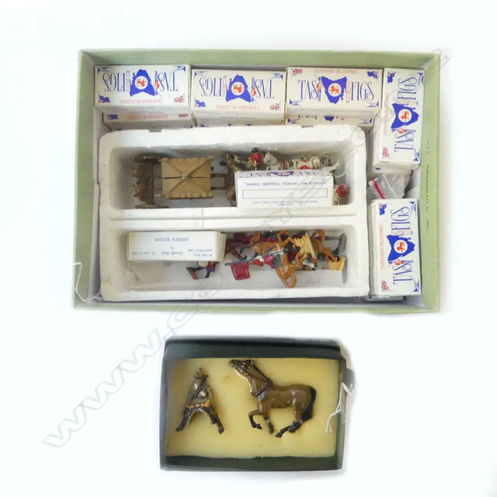 17 LEAD BOXED 'TAS FIGS' FIGURES WTH CORONATION CARRIAGE, FIIGURES ON HORSEBACK & BOXED AUSTRALIAN LIGHT HORSE FIG 1916  Image 1++