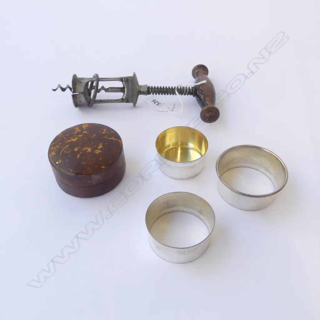 VINTAGE 'COLUMBUS ORIGINAL' CORKSCREW + TRAVELLING COLAPSABLE silver plate CUP in leather case  Image 1++