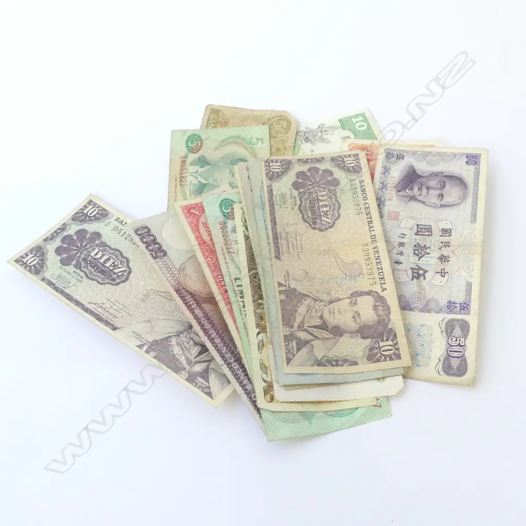 20 ASST. WORLD BANK NOTES; FIJI, PHILIPINES, VENEZUELA, etc Image 1++
