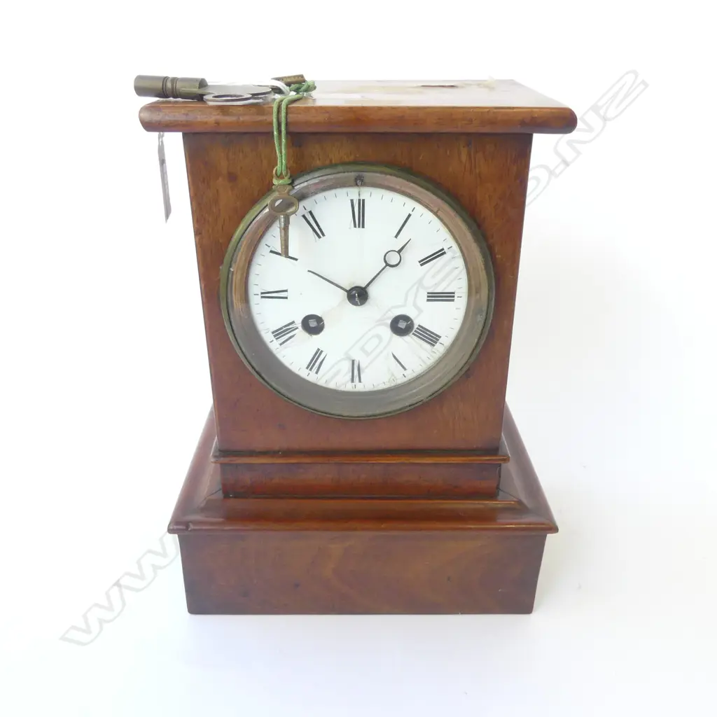 ANTIQUE MAHOGANY CLOCK w. KEY H.235mm FAULTS Image 1++