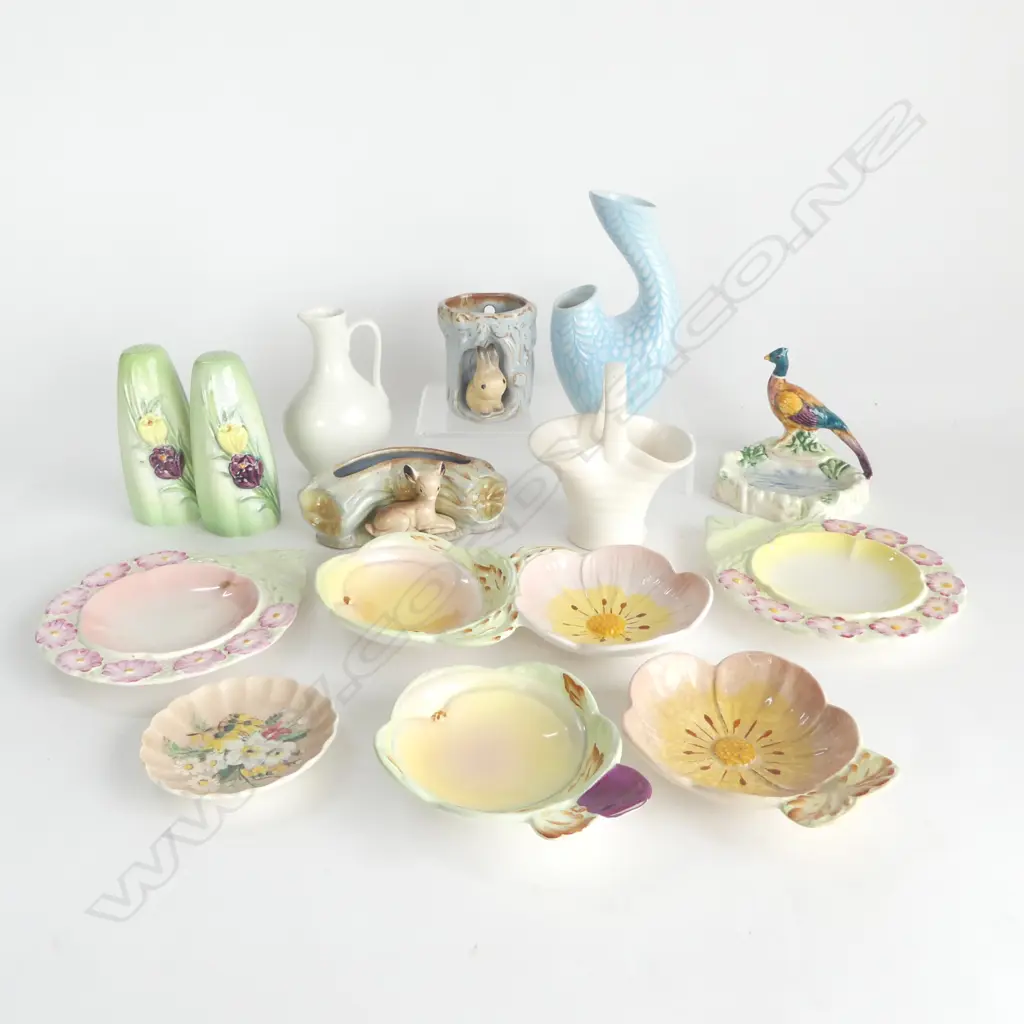 TRAY OF BESWICK DISHES CONDIMENTS ANIMAL VASES ETC Image 1++