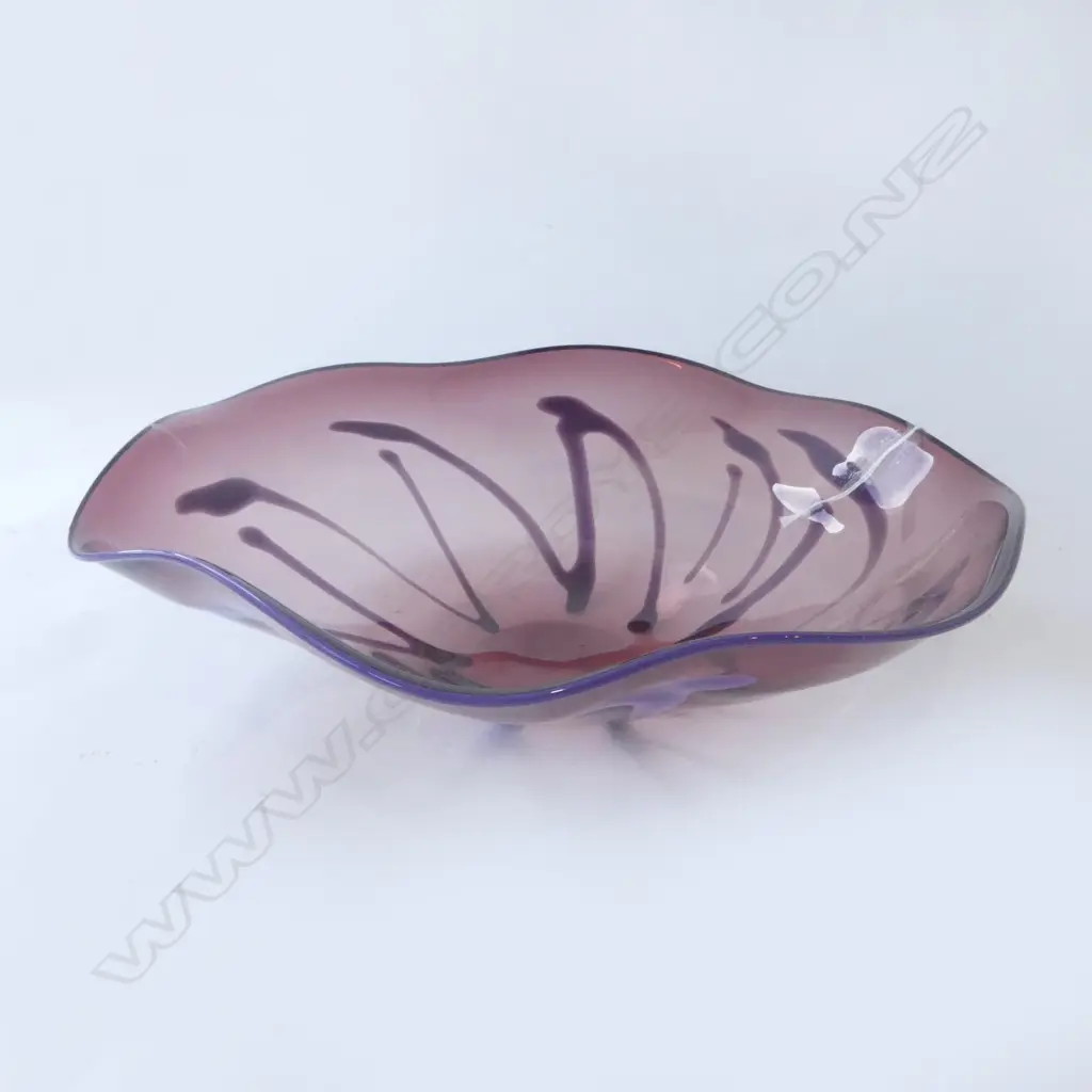 VINTAGE MOUTH BLOWN LINDEN OVER NZ ART GLASS WAVY BOWL mauve tone with stripes Dia.390mm.signed & dated 2004 Image 1++