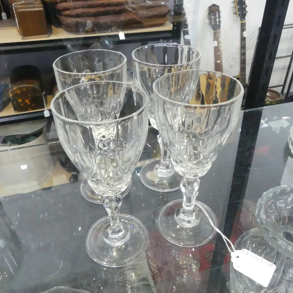SET OF FOUR CRYSTAL WINE GLASSES H.150mm Image 1++