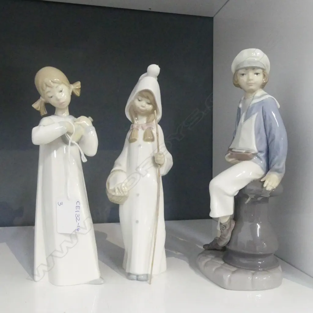 3 LLADRO FIGURES H.230mm Image 1++