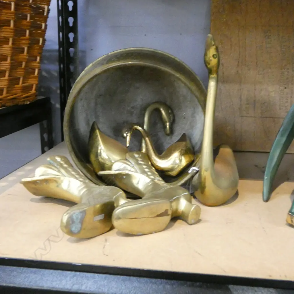 6 BRASS BITS; BOWL, 3 SWANS, 2 BOOTS Image 1++