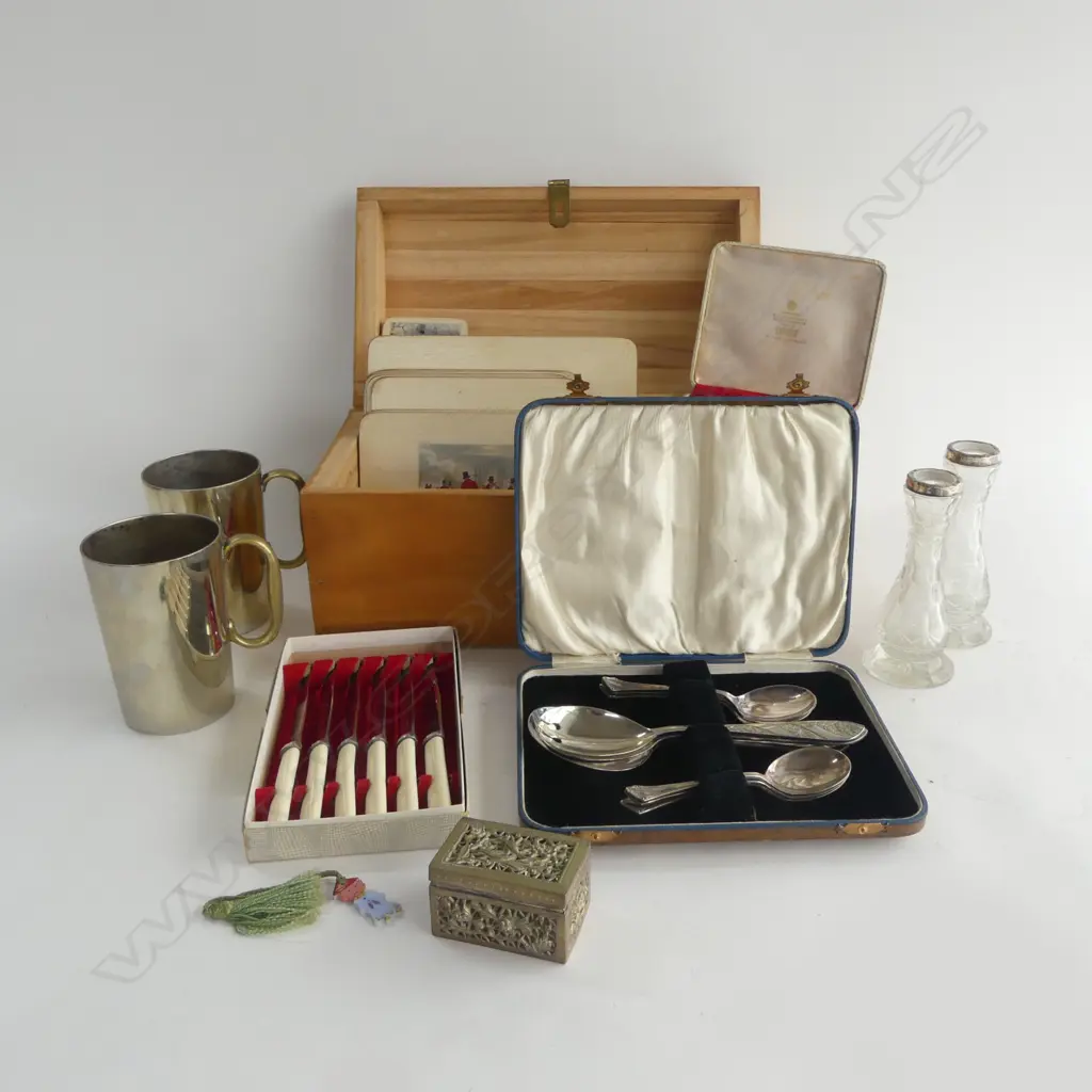 CASED CUTLERY IN WOODEN BOX W.360mm INCL ASST ITEMS Image 1++