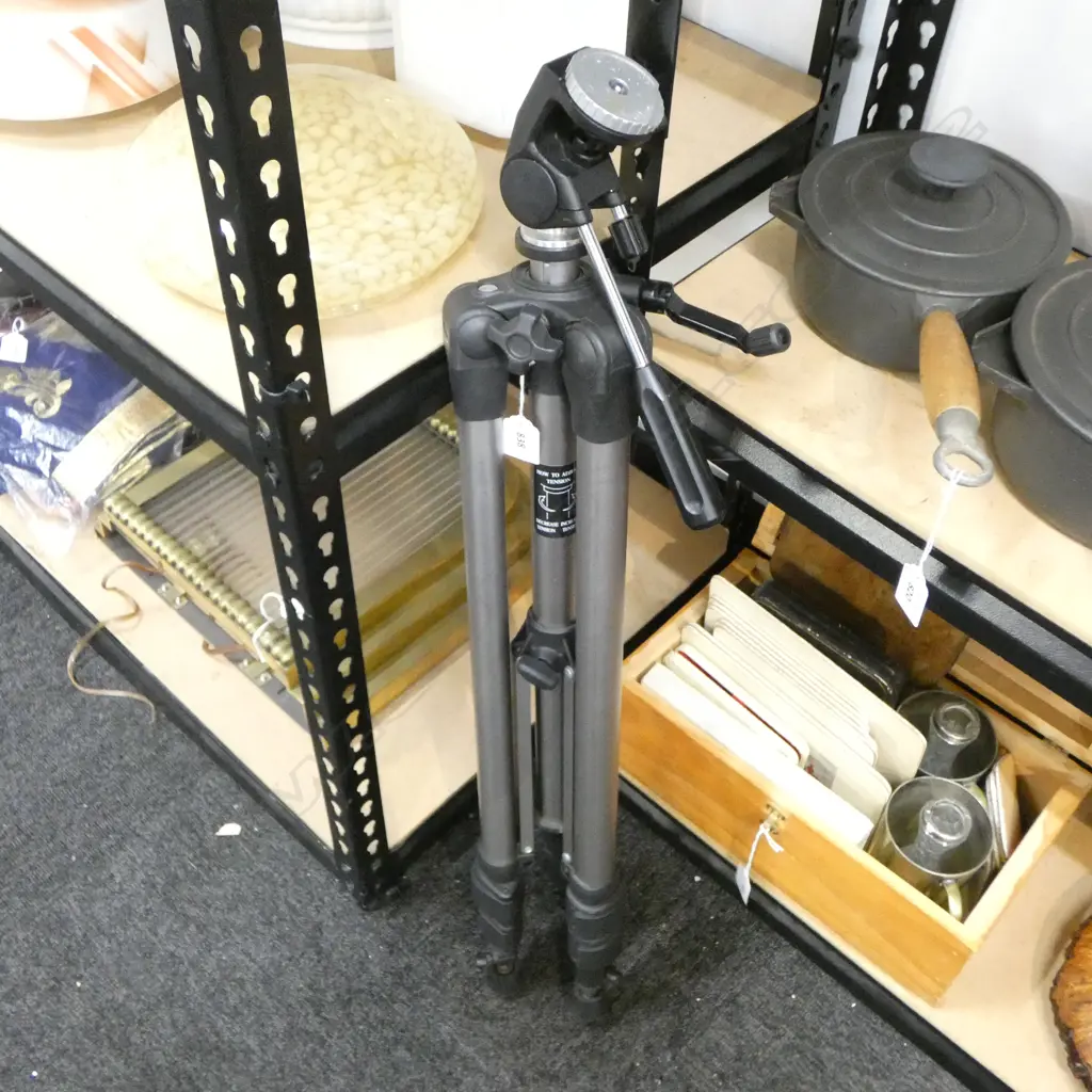 'SLICK' TRIPOD  Image 1++