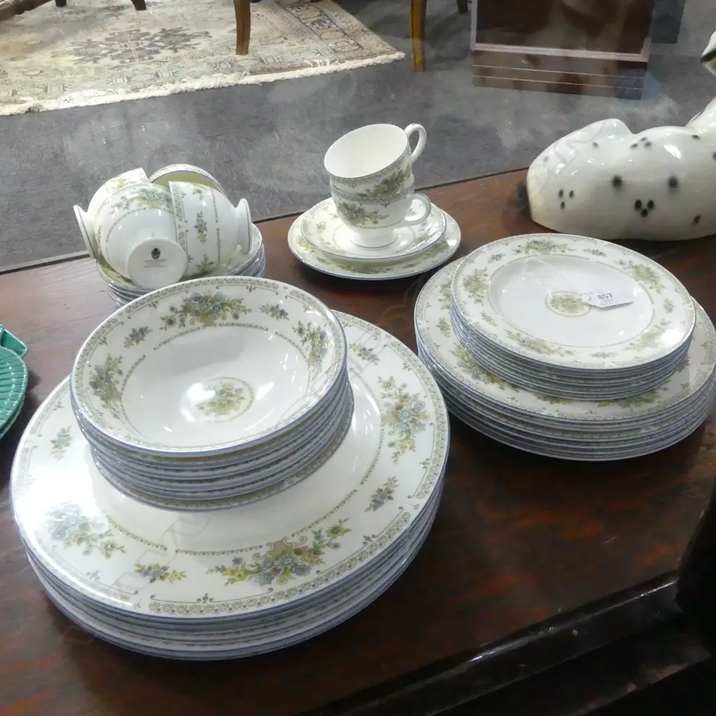 6 WEDGWOOD C/S & 24 WEDGWOOD PLATES/BOWLS Image 1++