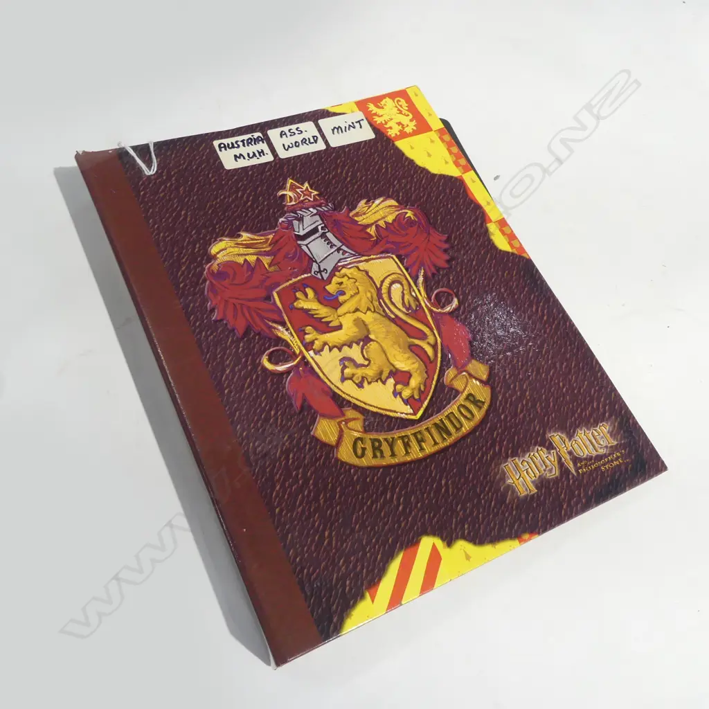 AUSTRIA / WORLD STAMP ALBUM Image 1++