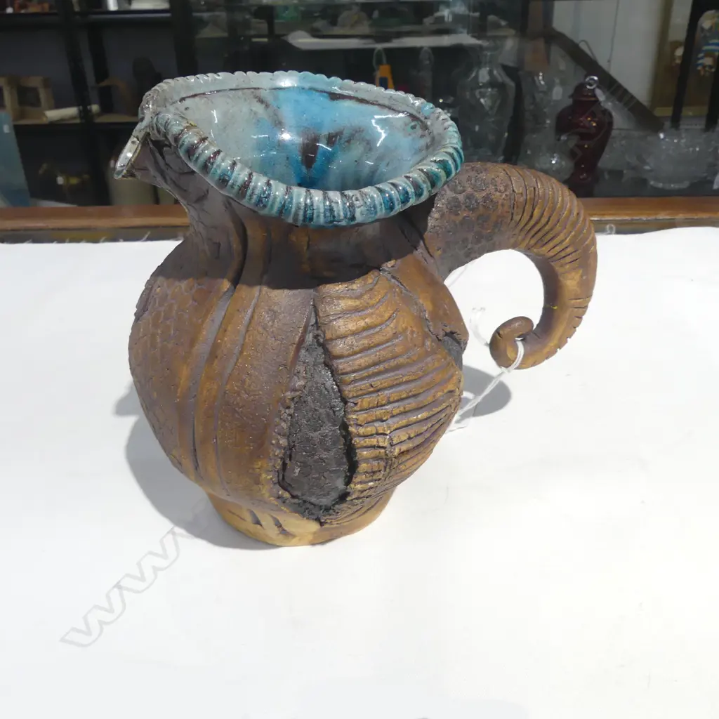 FIONA TUNNICLIFFE ZOOMORPHIC N.Z. POTTERY JUG H.170mm Image 1++