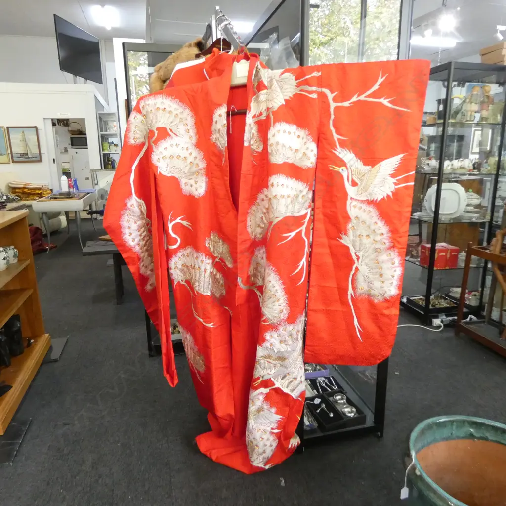 A VERY LARGE RED KIMONO  Image 1++