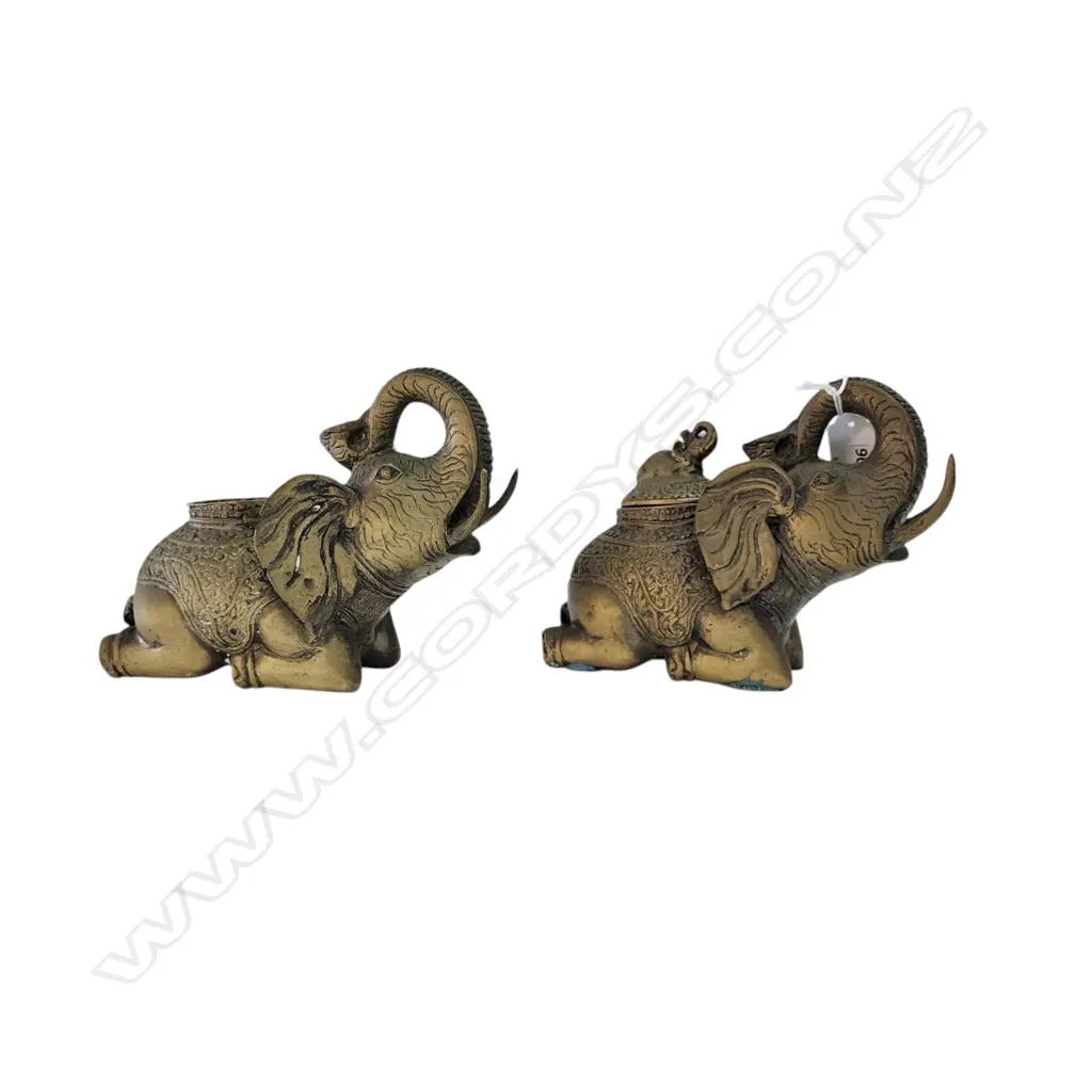 2 INDIAN BRASS ELEPHANTS trunks auspiciously raised only 1 lidded L.185mm Image 1++