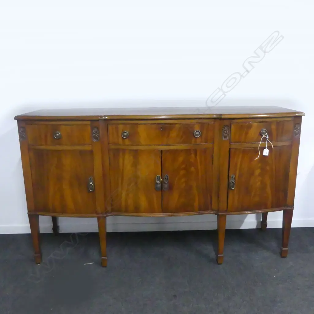 MAHOGANY SHERATON STYLE SIDEBOARD Image 1++