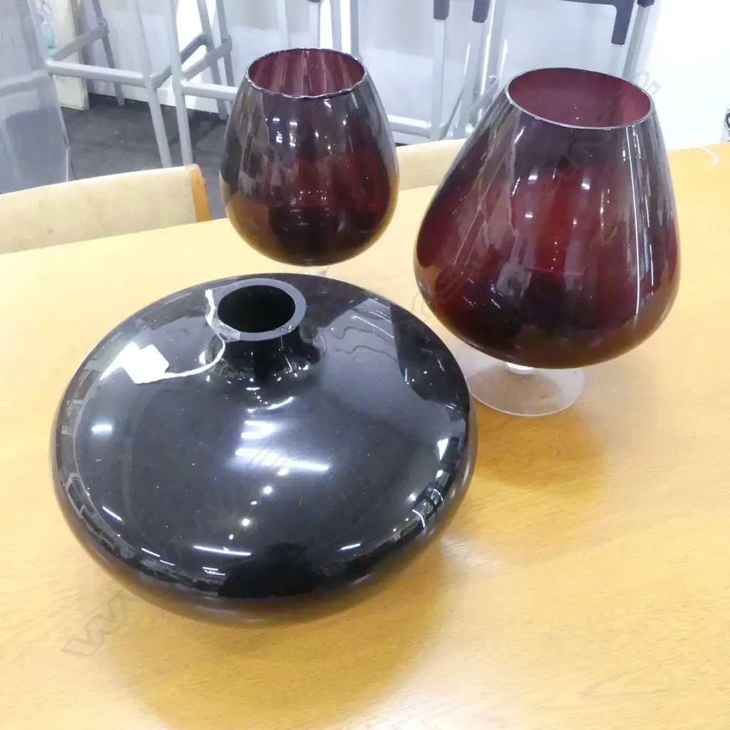 3 PURPLE GLASS VASES (1 RIM CHIPPED) H.280mm Image 1++