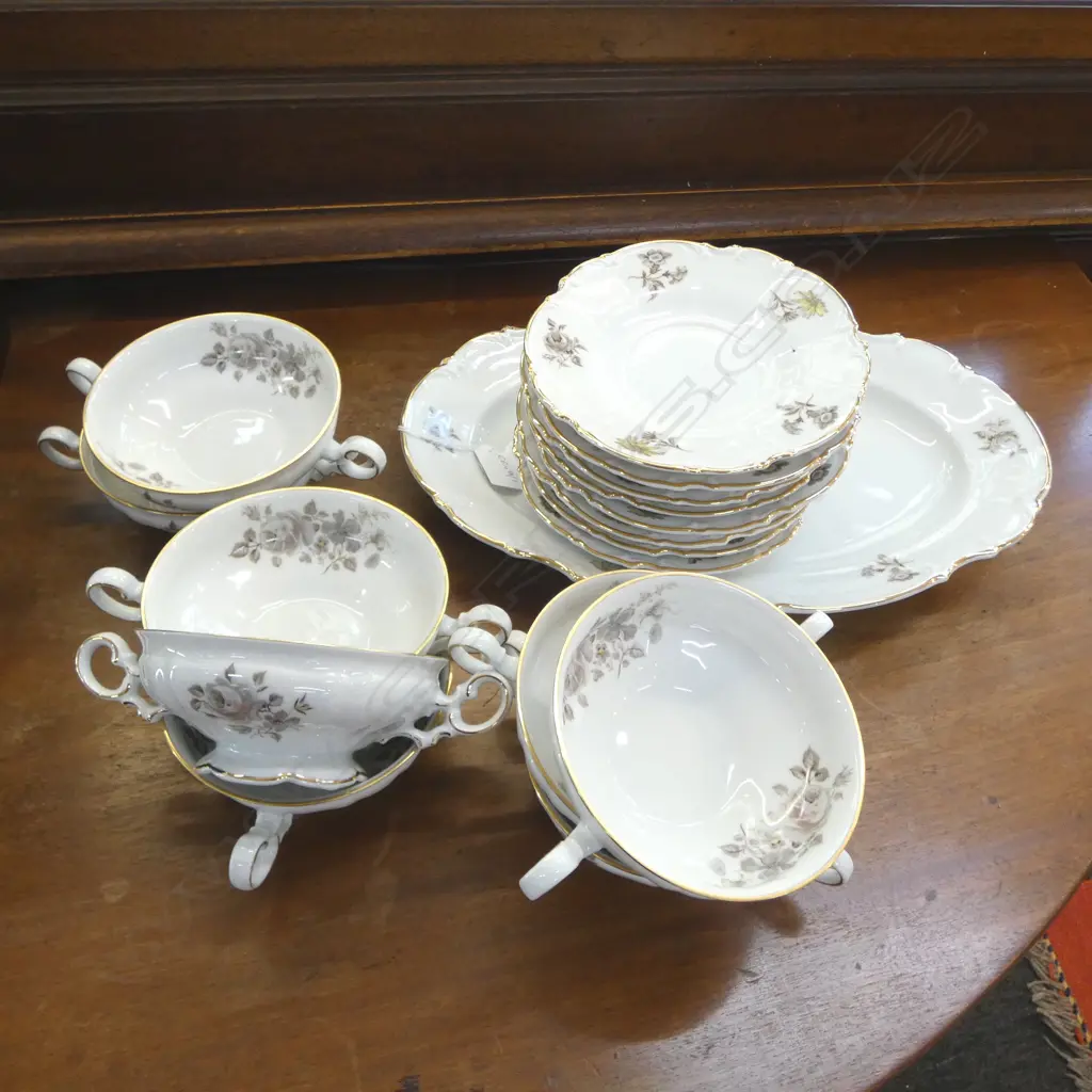 HUTSCHENREUTHER 'SYLVIA' DINNER SET Image 1++