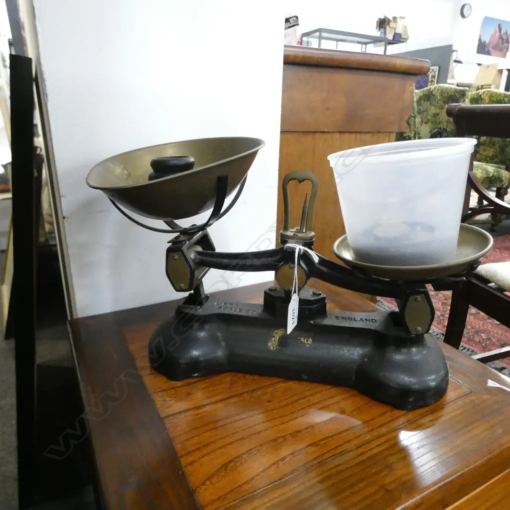 CAST IRON LIBRA SCALES  Image 1++