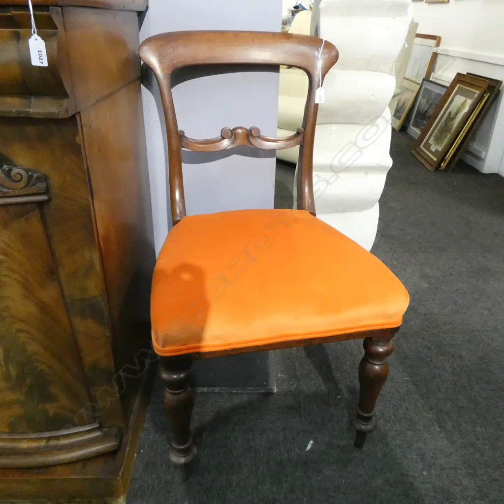 ANTIQUE UPHOLSTERED CHAIR Image 1++
