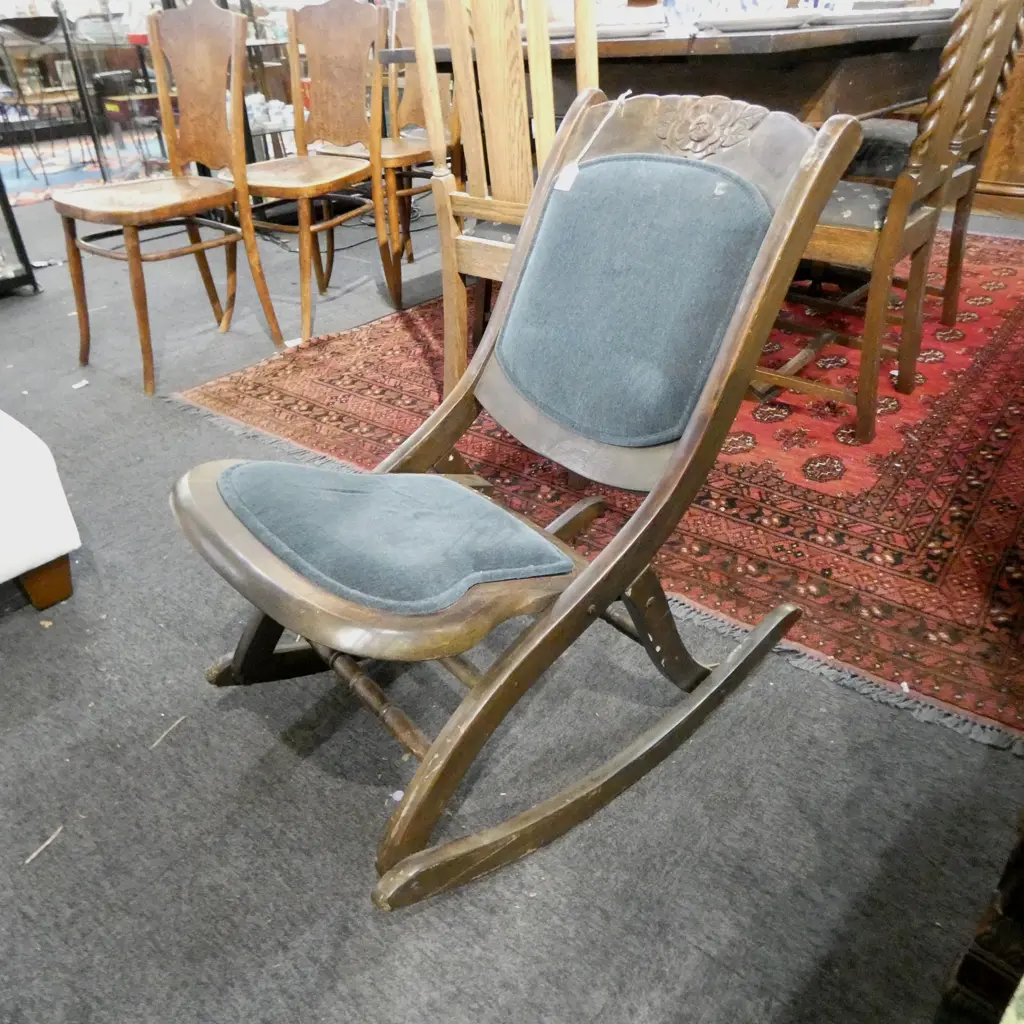 Carved wood upholstered folding chair Image 1++