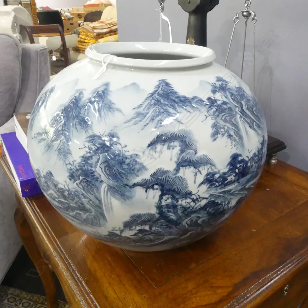 LG ORIENTAL VASE w. B/W LANDSCAPE H.310mm Image 1++