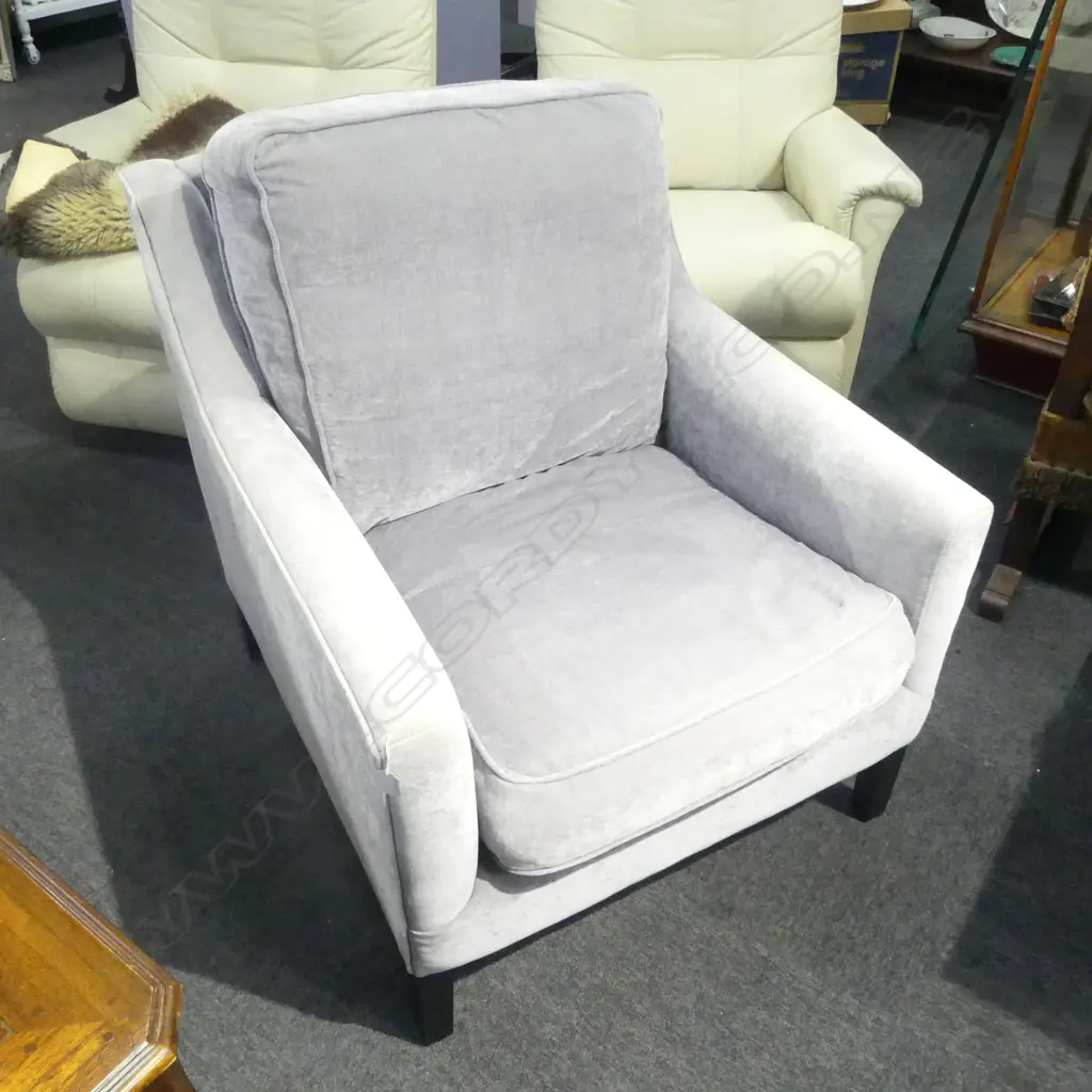 MODERN ARMCHAIR IN GREY VELVET Image 1++