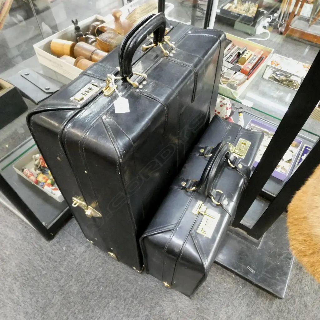 2 BLACK LEATHER SUITCASES H.640mm Image 1++