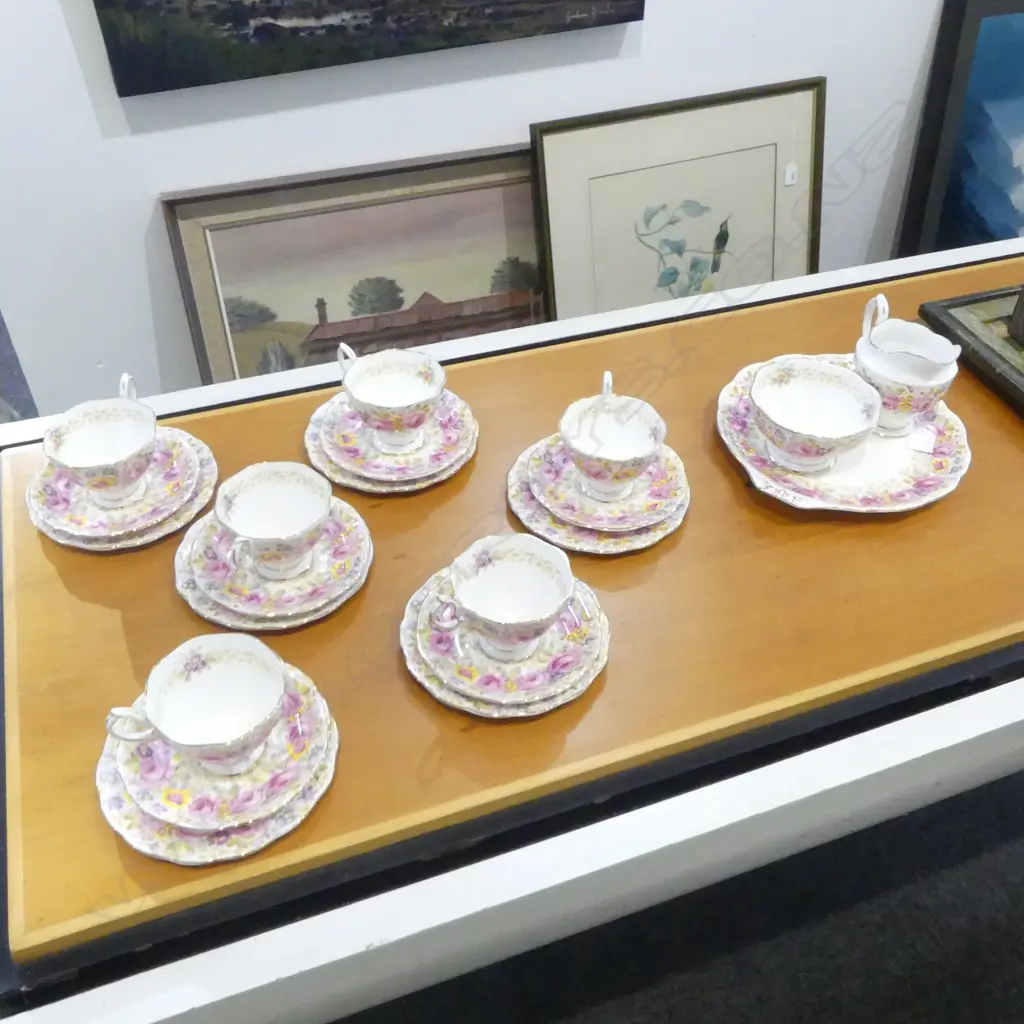 ROYAL ALBERT SERENA TEA SET Image 1++