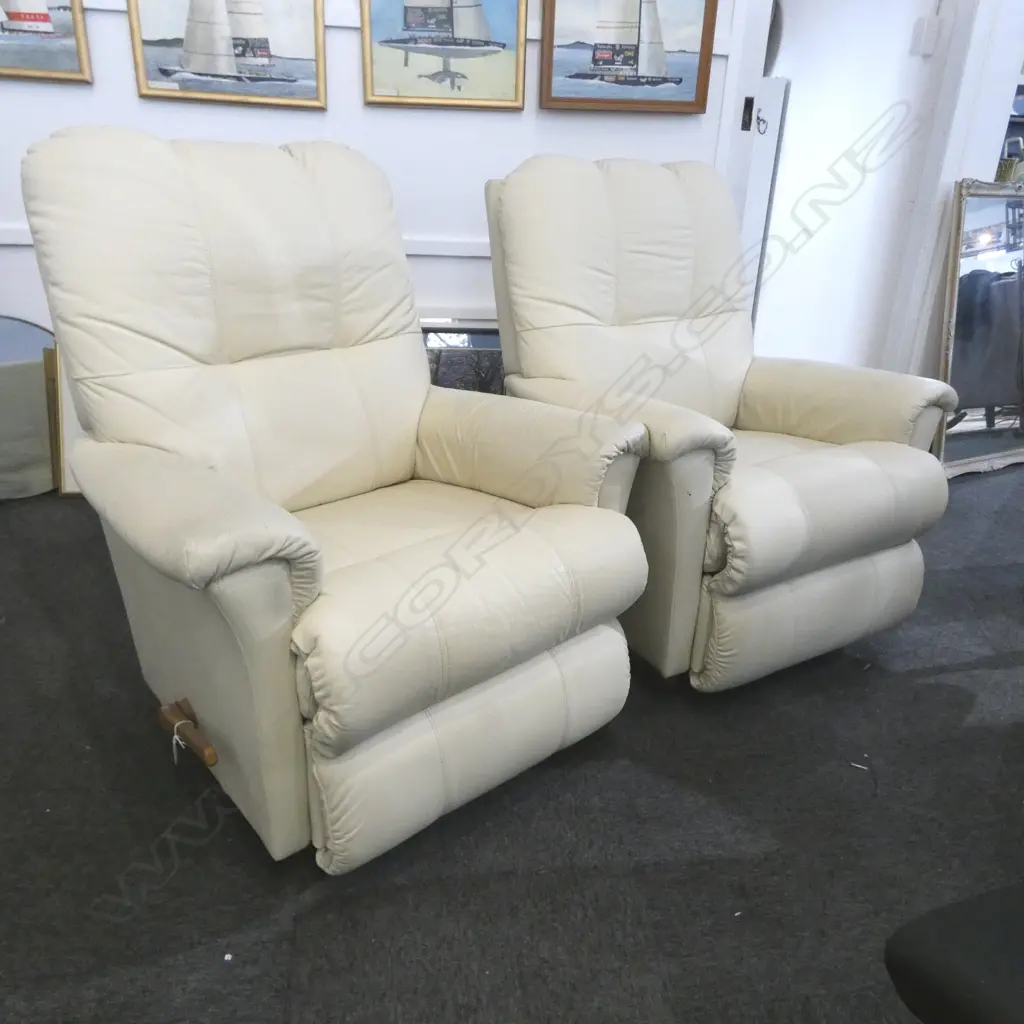 PR WHITE LEATHER LAZYBOY RECLINERS Image 1++