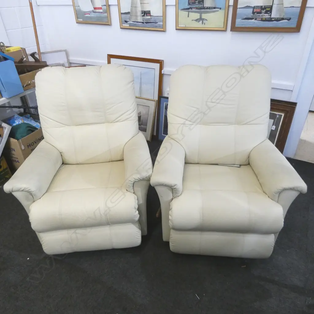 PR WHITE LEATHER LAZYBOY RECLINERS Image 1++